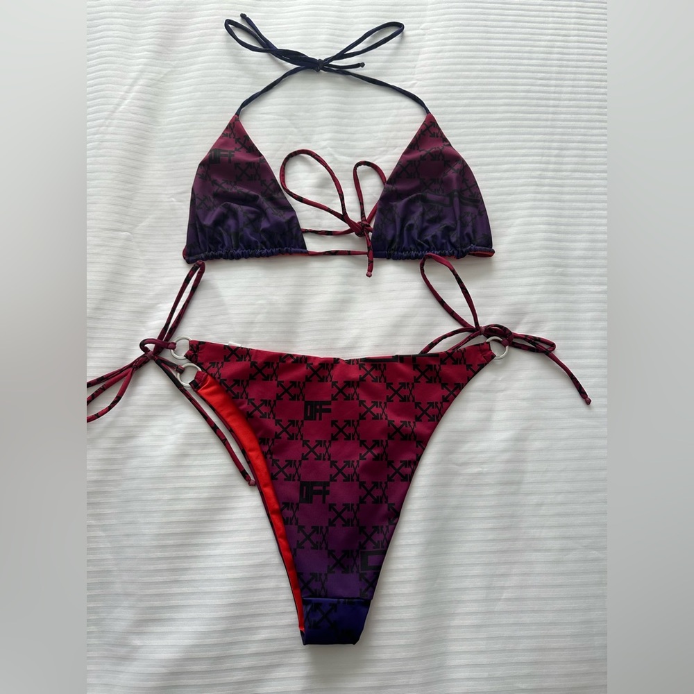 Off-White
logo-print gradient bikini - Picture 2 of 8